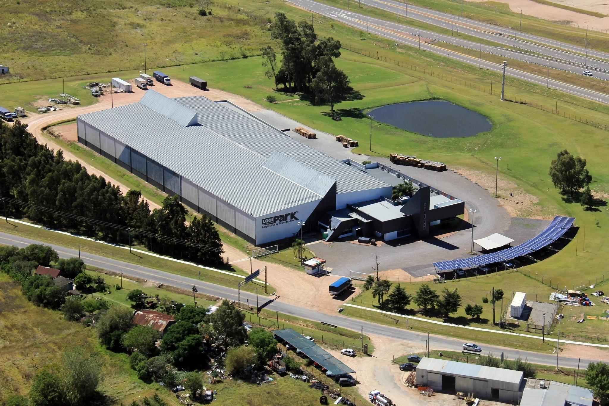 Vista aérea de la planta de Logipark S.A. en Ruta 5 km 23